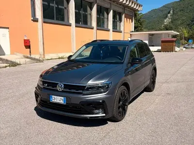 Usata VW Tiguan R-line 240 CV (176 kW) 2020 Grigio SUV