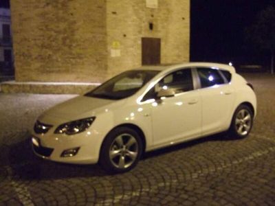 usata Opel Astra AstraIV 2010 5p 2.0 cdti Cosmo S 160cv
