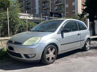 Gebraucht Ford Fiesta 75 PS (55 kW) 2004 Grau Kleinwagen