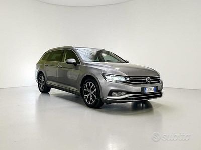 Usata VW Passat Executive 200 CV (147 kW) 2021 Grigio Station wagon