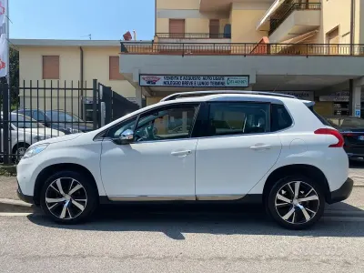 Usata Peugeot 2008 Active 92 CV (67 kW) 2014 Bianco SUV