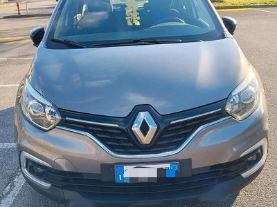 Usata Renault Captur Life 90 CV (66 kW) 2019 Grigio SUV