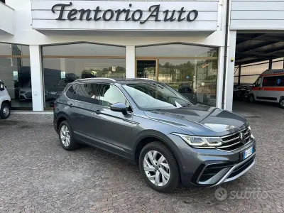 Usata VW Tiguan Allspace Elegance 150 CV (110 kW) 2022 Grigio scuro metallizzato SUV