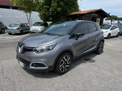 Usata Renault Captur 90 CV (66 kW) 2017 Grigio SUV