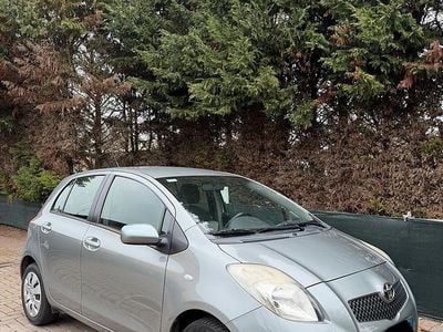 Usata Toyota Yaris 69 CV (50 kW) 2008 Grigio Utilitaria