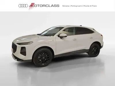 Nuova Audi Q3 Sportback Advanced 272 CV (200 kW) 2026 Bianco ghiacciaio metallizzato SUV