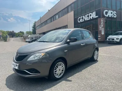 Usata Lancia Ypsilon Gold 69 CV (50 kW) 2017 Grigio Utilitaria