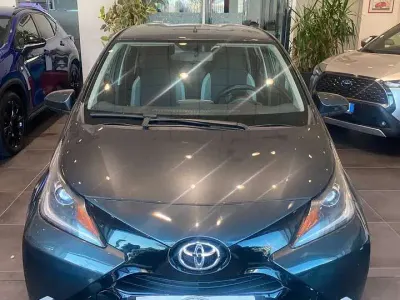 Usata Toyota Aygo Cool 69 CV (50 kW) 2017 Grigio Utilitaria