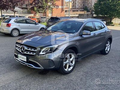 Usata Mercedes GLA180 109 CV (80 kW) 2017 Grigio SUV