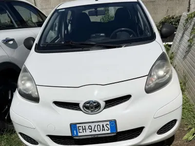 Usata Toyota Aygo Edition 68 CV (50 kW) 2011 Grigio Utilitaria