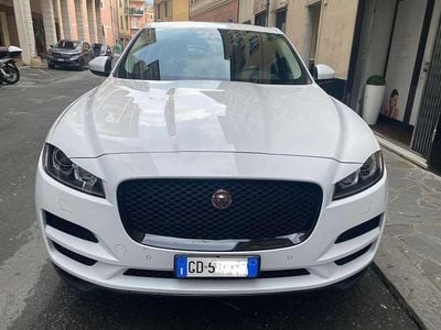 Begagnad Jaguar F-Pace Prestige 179 HK (131 kW) 2021 Vit SUV