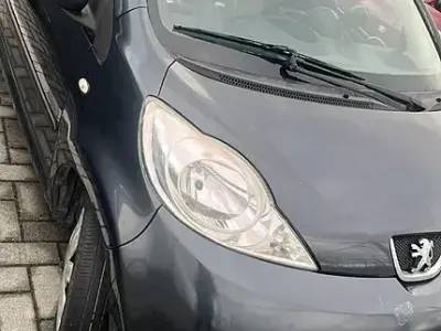 Usata Peugeot 107 68 CV (50 kW) 2006 Blu Utilitaria