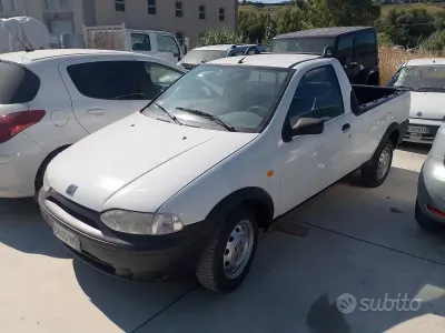 Usata Fiat Strada 69 CV (50 kW) 2000 Bianco Pick-up
