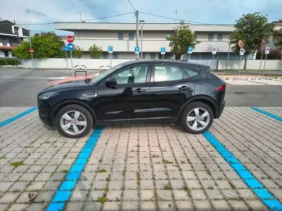 Begagnad Jaguar E-Pace 200 HK (147 kW) 2020 Svart SUV
