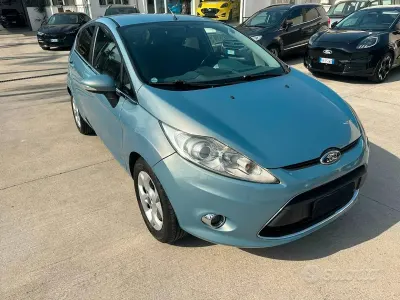 Usata Ford Fiesta Titanium 68 CV (50 kW) 2009 Bluazzurro Berlina