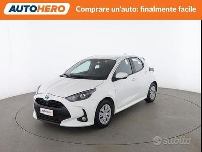 Usata Toyota Yaris Hybrid Active 92 CV (67 kW) 2022 Bianco Berlina