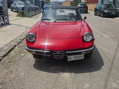 Begagnad Alfa Romeo Spider Veloce 130 HK (95 kW) 1972 Röd Cab