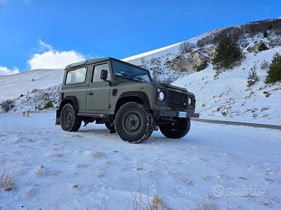 Usata Land Rover Defender 68 CV (50 kW) 2023 Verde SUV