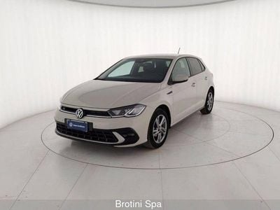 Usata VW Polo R-line 95 CV (69 kW) 2023 Grigio pastello Utilitaria