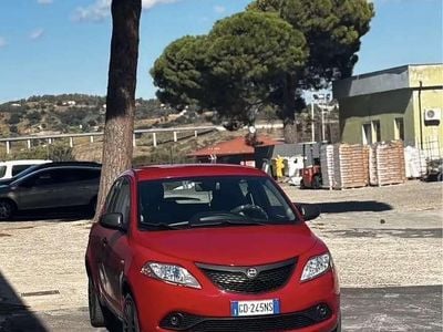 Usata Lancia Ypsilon Silver 69 CV (50 kW) 2021 Utilitaria