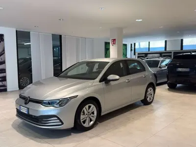 Usata VW Golf VIII 116 CV (85 kW) 2023 Argento Berlina