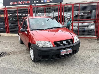 Usata Fiat Punto Dynamic 59 CV (43 kW) 2005 Rosso Utilitaria