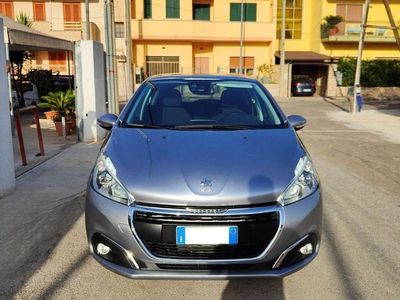 Usata Peugeot 208 Signature Sky 83 CV (61 kW) 2019 Argento(met.) Utilitaria