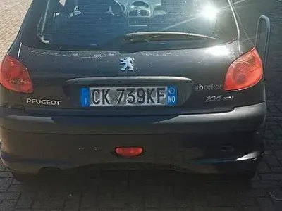 Usata Peugeot 206 68 CV (50 kW) 2004 Nero Berlina