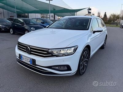 Usata VW Passat Executive 150 CV (110 kW) 2021 Bianco Station wagon
