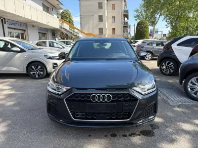 Käytetty Audi A1 Sportback Advanced Plus 95 HP (69 kW) 2023 Harmaa Viistoperä