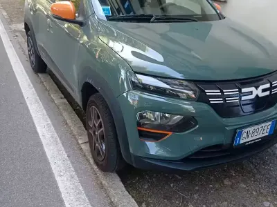 Begagnad Dacia Spring 18 kW (25 HK) 2023 Grön Halvkombi