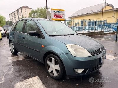 Usata Ford Fiesta Ghia 80 CV (58 kW) 2002 Verde Utilitaria