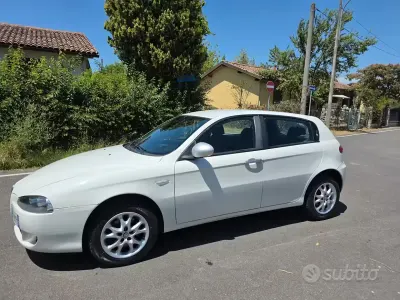 Usata Alfa Romeo 147 Progression 120 CV (88 kW) 2010 Bianco Utilitaria