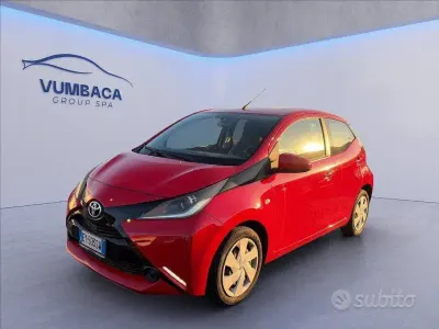 Usata Toyota Aygo Cool 69 CV (50 kW) 2015 Rosso Utilitaria