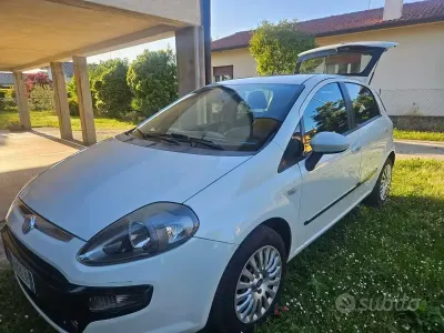 Usata Fiat Grande Punto Life 69 CV (50 kW) 2011 Bianco Utilitaria
