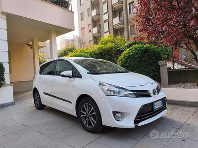 Usata Toyota Verso 132 CV (97 kW) 2013 Bianco Monovolume