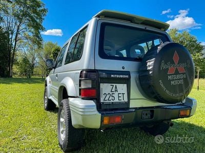 Usata Mitsubishi Pajero 100 CV (73 kW) 1996 Grigio SUV