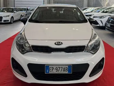 Usata Kia Rio LX 86 CV (63 kW) 2012 Bianco Berlina