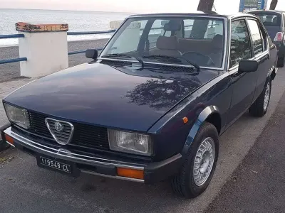 Usata Alfa Romeo Alfetta 129 CV (94 kW) 1981 Blu/azzurro Berlina