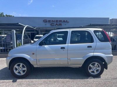 Usata Daihatsu Terios 86 CV (63 kW) 2002 Grigio SUV