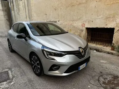 Usata Renault Clio V Techno 101 CV (74 kW) 2023 Grigio Berlina