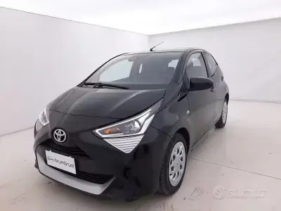 Usata Toyota Aygo Cool 72 CV (52 kW) 2021 Nero Utilitaria