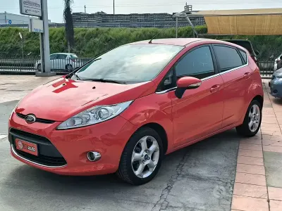 Usata Ford Fiesta 95 CV (69 kW) 2011 Rosso Berlina