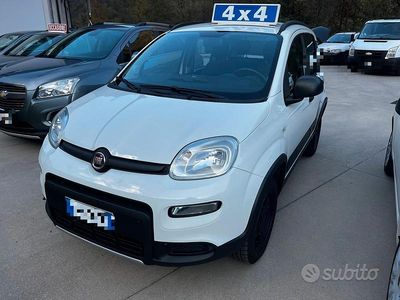Usata Fiat Panda 4x4 S 85 CV (62 kW) 2019 Bianco Utilitaria