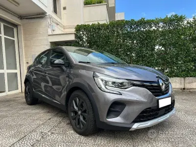 Usata Renault Captur 116 CV (85 kW) 2021 Grigio SUV