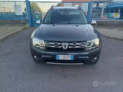 Usata Dacia Duster Lauréate 125 CV (91 kW) 2014 Grigio SUV