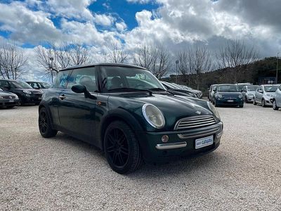 Begagnad Mini ONE 90 HK (66 kW) 2004 Grön Halvkombi
