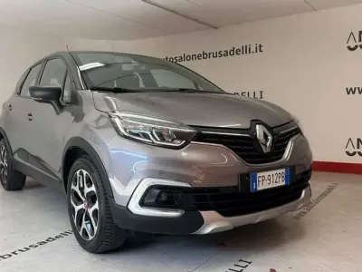 Usata Renault Captur Intens 90 CV (66 kW) 2018 Grigio scuro tetto nero SUV