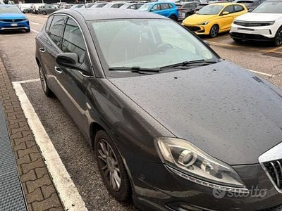 Usata Lancia Delta 120 CV (88 kW) 2009 Marrone Utilitaria