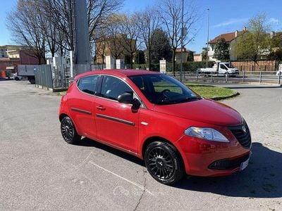 Usata Lancia Ypsilon 69 CV (50 kW) 2015 Rosso Utilitaria